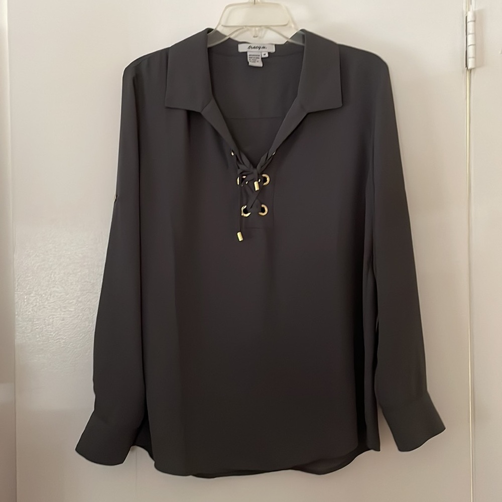 Elegant top great for professional and fancy occasions